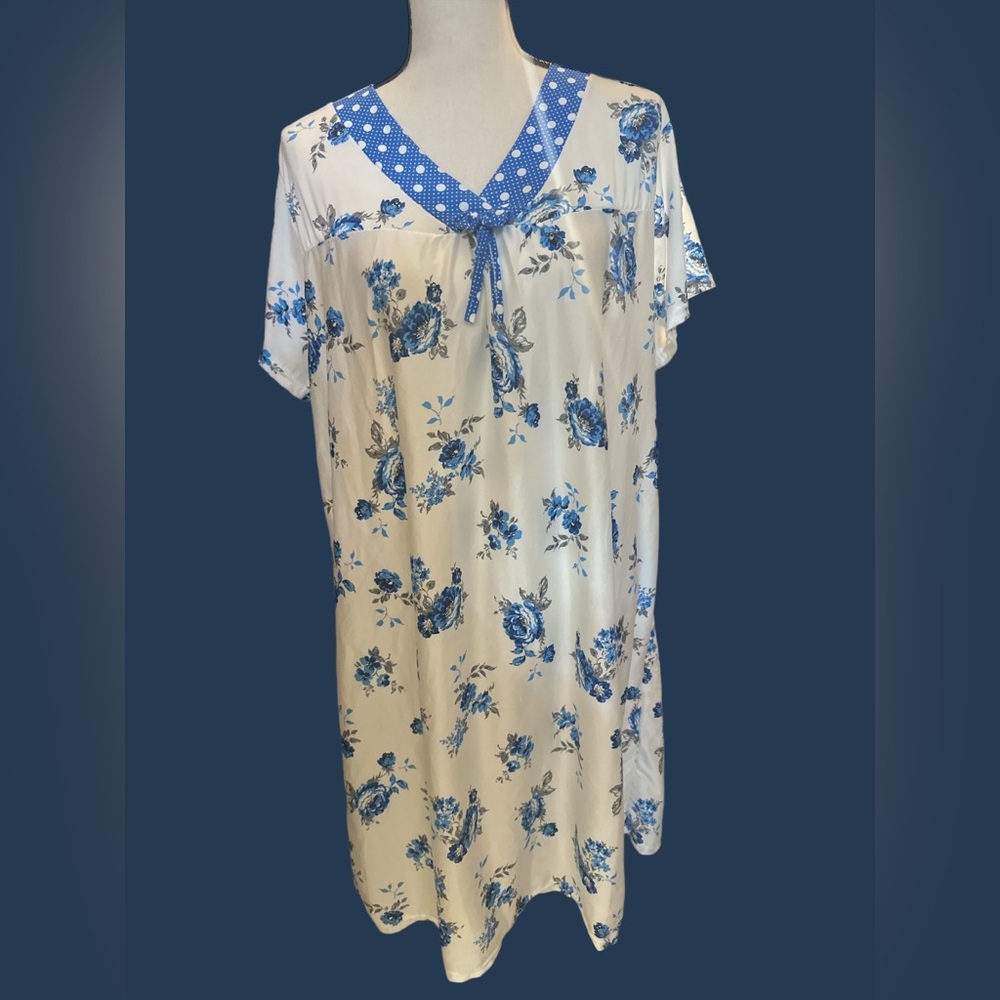 EUC Lati Fashion Intimates NWOT Soft sh slv Blue & White V-Neck Nightgown 2X